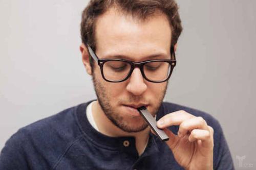 Study: US Youth Smoking Falls as Vaping Rises