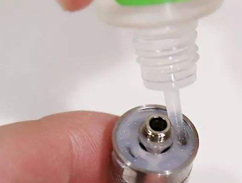 How to disassemble an e-cigarette atomizer coil