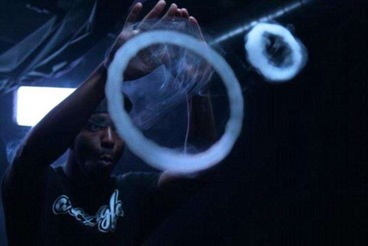 How to Blow Smoke Rings with Large-Cloud E-Cigarettes