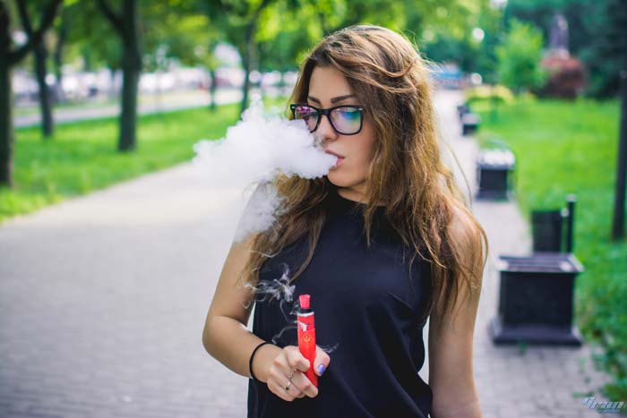 Americans are quietly quitting smoking