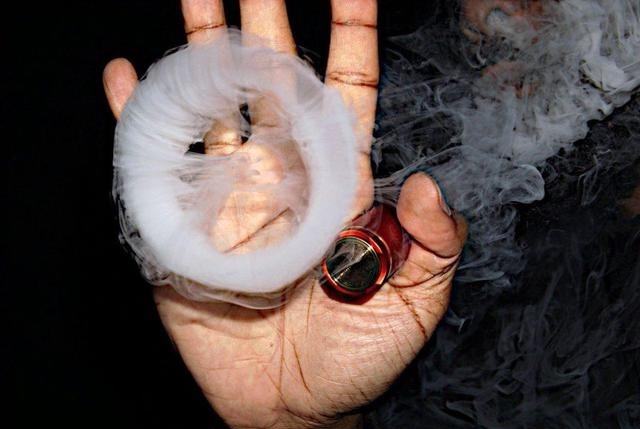 Techniques and Practice Methods for Exhaling a Single Vape Ring