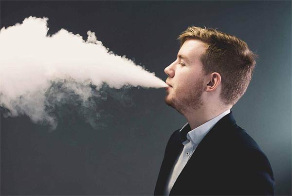 What is the difference between electronic cigarettes and traditional cigarettes