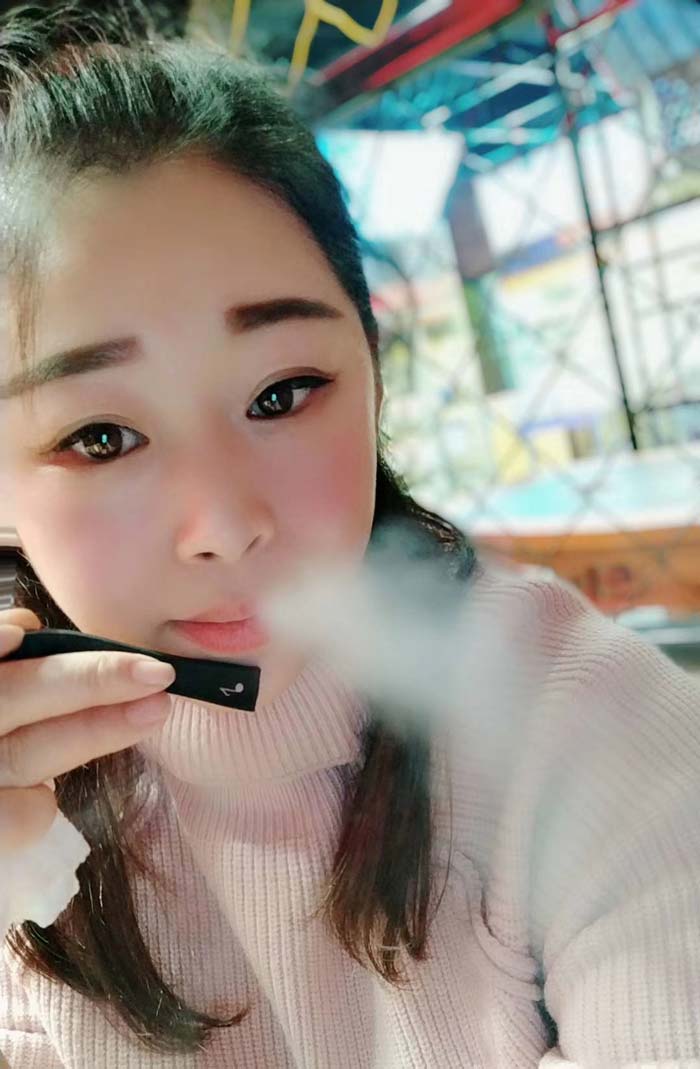 Does electronic cigarette have secondhand smoke harm?