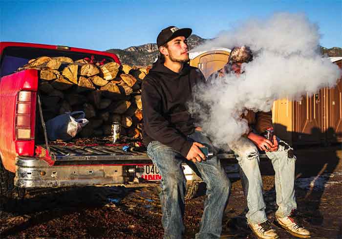 Do e-cigarettes produce secondhand exposure that can harm others?